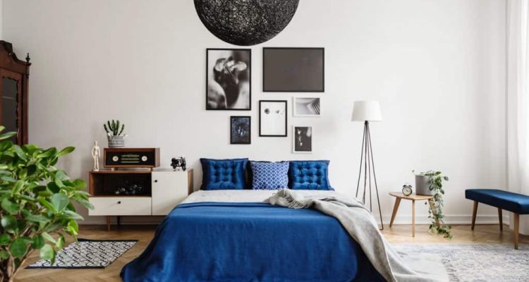 Clock Placement Ideas to Balance Your Wall for Style Clock Placement Ideas to Balance Your Wall for Style